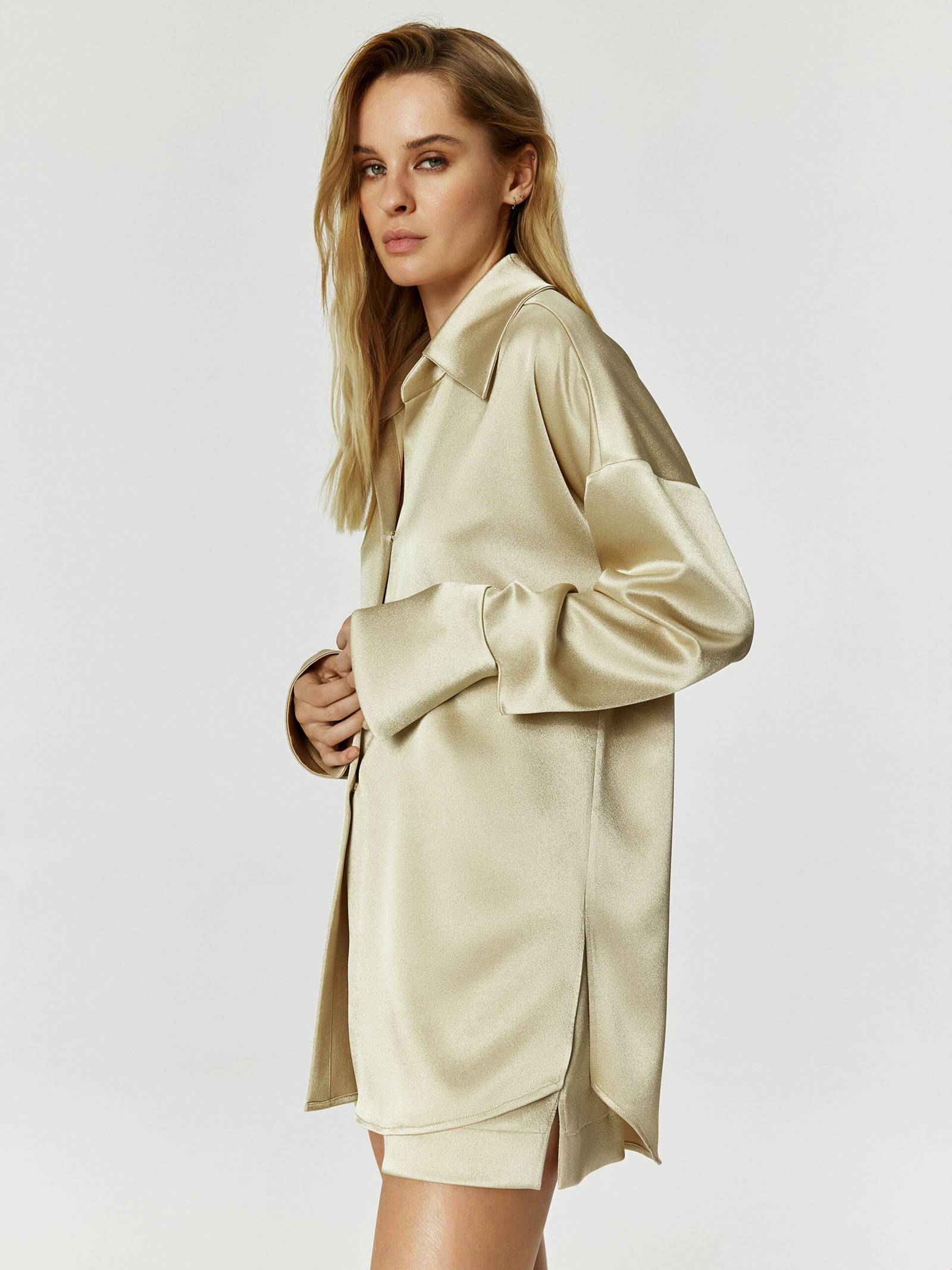 Muse slit shirt beige